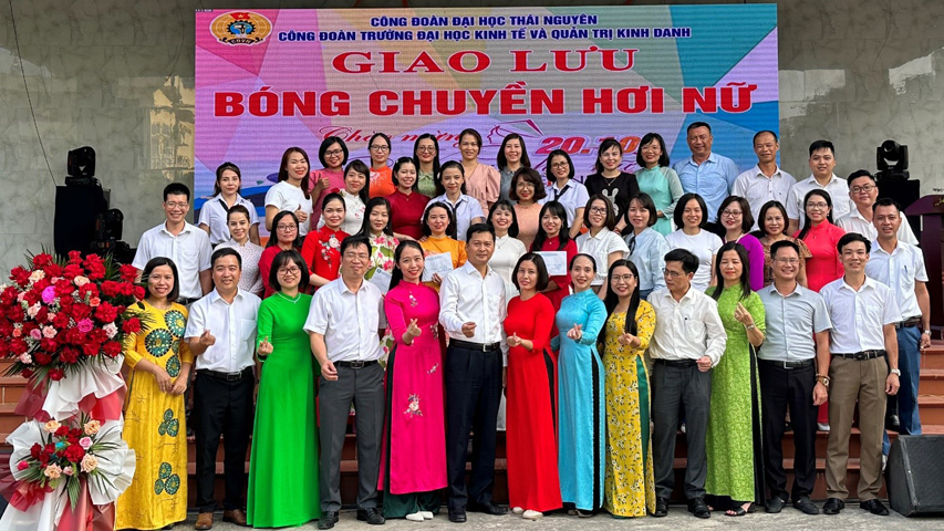 Giải bóng chuyền hơi nữ CBVC chào mừng ngày 20.10
