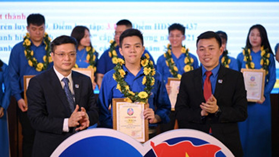 Sinh viên Lê Đăng Hiếu tấm gương sáng trong học tập, rèn luyện và đạt nhiều thành tích cao tại các cuộc thi học thuật Quốc gia