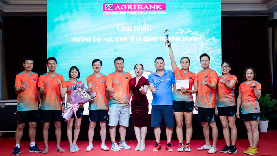 Trường ĐH Kinh tế và QTKD đạt giải Nhất chương trình giao lưu thể thao chào mừng Ngày Nhà giáo Việt Nam 20/11 do Agribank Chi nhánh tỉnh Thái Nguyên tổ chức