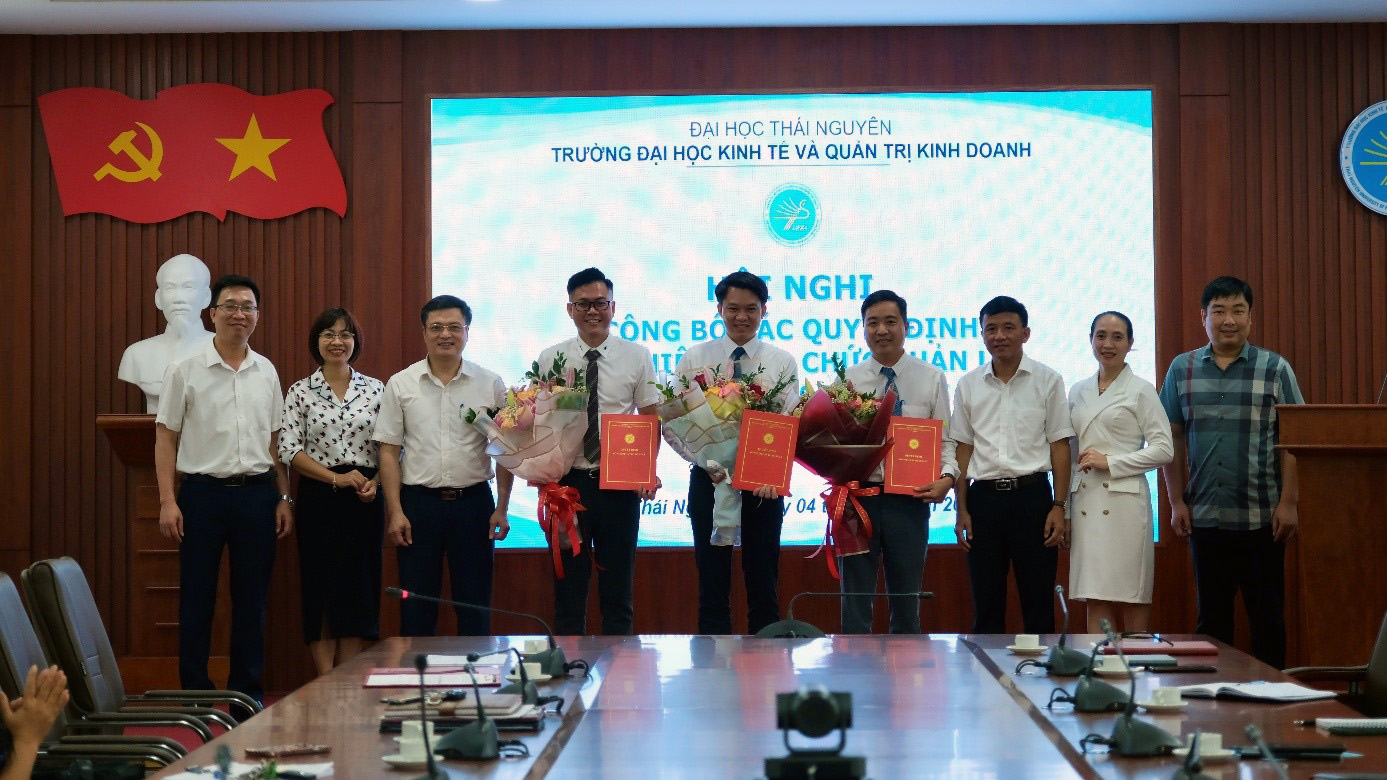 Hội nghị công bố Quyết định bổ nhiệm cán bộ Trường Đại học Kinh tế và Quản trị Kinh doanh