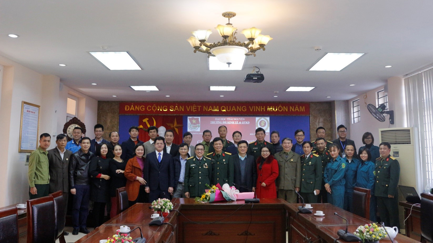 Gặp mặt nhân kỷ niệm 76 năm Ngày thành lập Quân đội nhân dân Việt Nam và 31 năm Ngày hội quốc phòng toàn dân