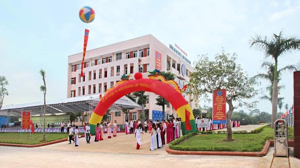 Nhiệt liệt chào mừng kỷ niệm 19 năm ngày thành lập trường Đại học Kinh tế và Quản trị Kinh doanh