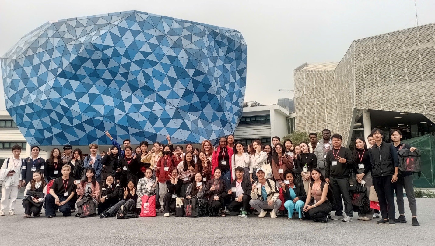150 Sinh Viên TUEBA tham gia khoá học tiếng Anh học thuật do trường Đại học Anh Quốc tổ chức 