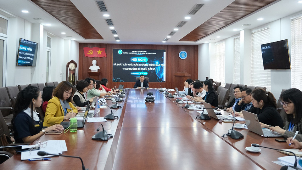 Hội nghị rà soát, cập nhật các chương trình đào tạo theo hướng chuyển đổi số