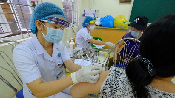 Ai cần tiêm vắc xin COVID-19 mũi 4?