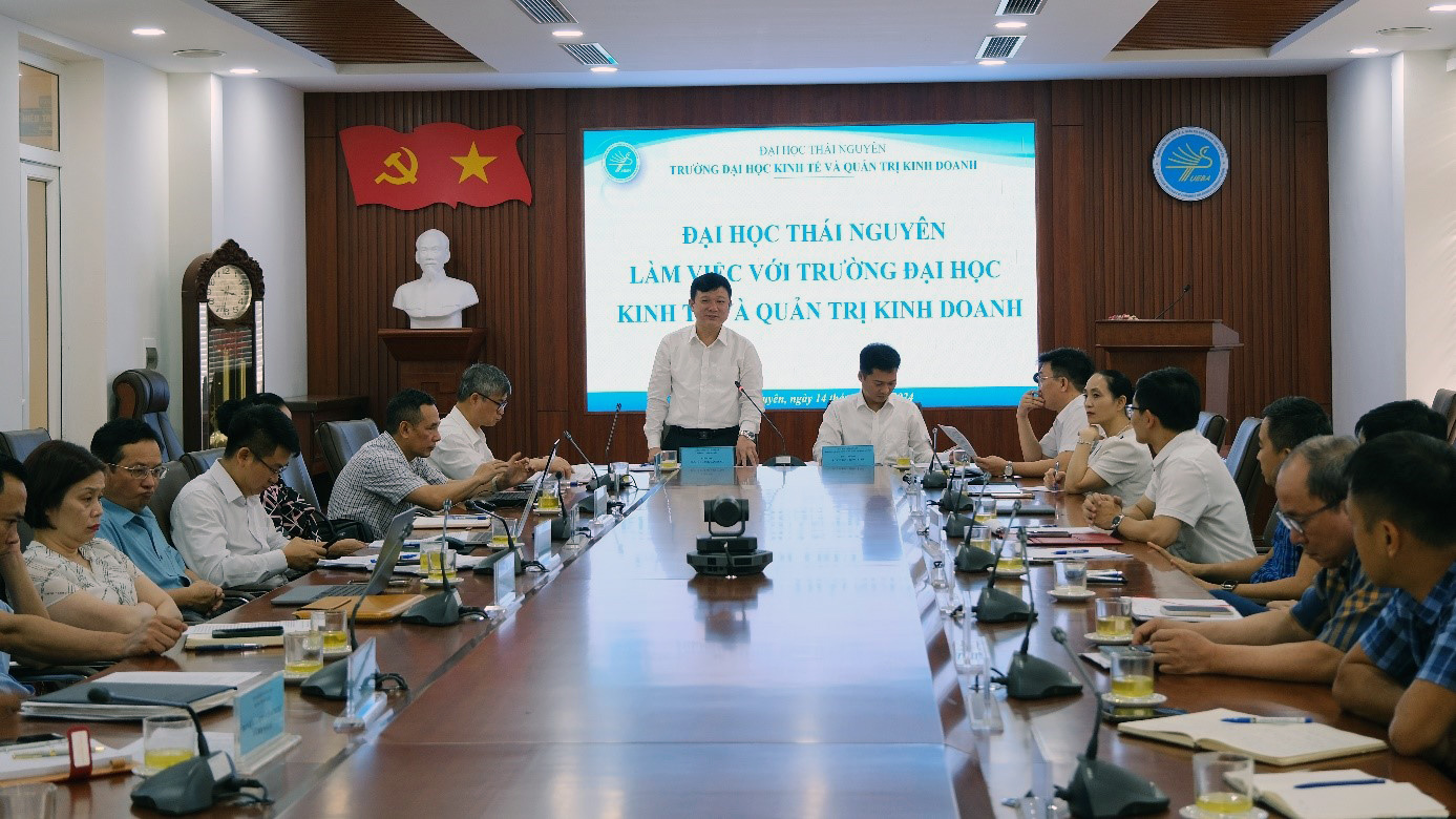 Giám đốc Đại học Thái Nguyên thăm và làm việc với Trường Đại học Kinh tế và Quản trị Kinh doanh