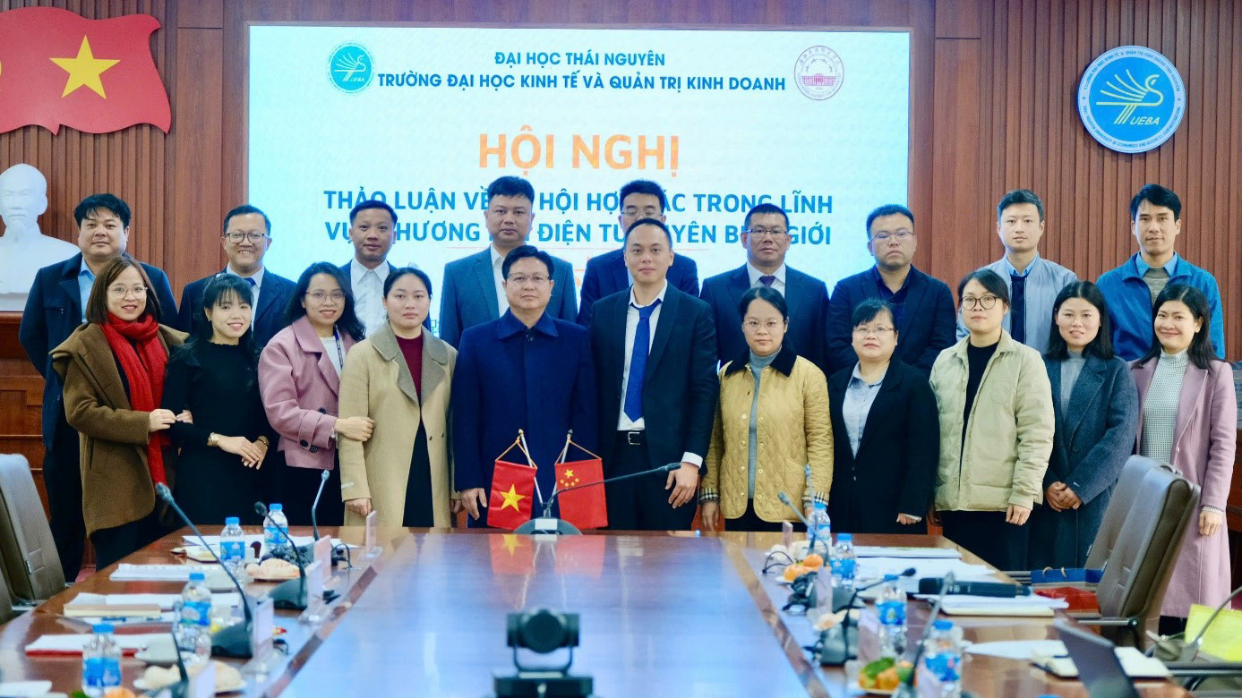 Đoàn công tác Học viện Sư Phạm Dân tộc Quảng Tây, Trung Quốc thăm và làm việc tại Trường ĐH Kinh tế và Quản trị kinh doanh