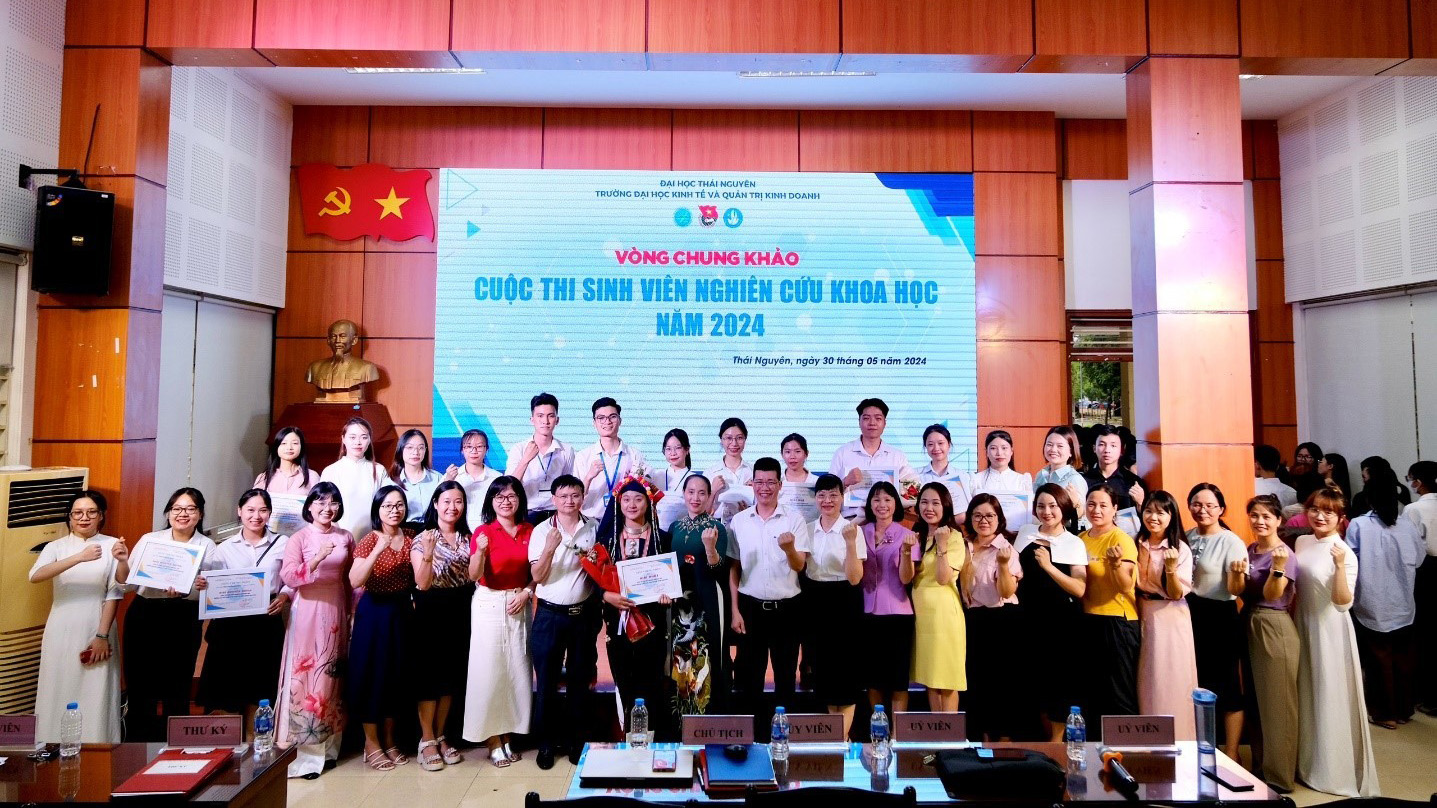 Sinh viên Trường Đại học Kinh tế và Quản trị Kinh doanh ngày càng khẳng định bản thân tại các cuộc thi nghiên cứu khoa học