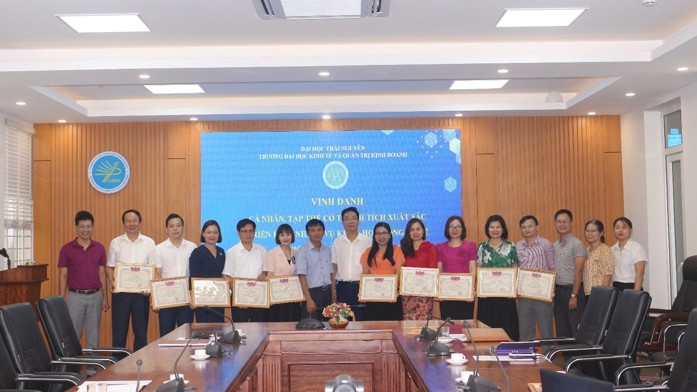 Hội nghị tổng kết hoạt động Khoa học Công nghệ và Hợp tác Quốc tế năm học 2021-2022 và Phương hướng, kế hoạch năm học 2022-2023 đã diễn ra thành công tốt đẹp