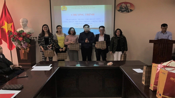 Trường ĐHKT&QTKD: Khẩu trang miễn phí phòng dịch do virus Corona