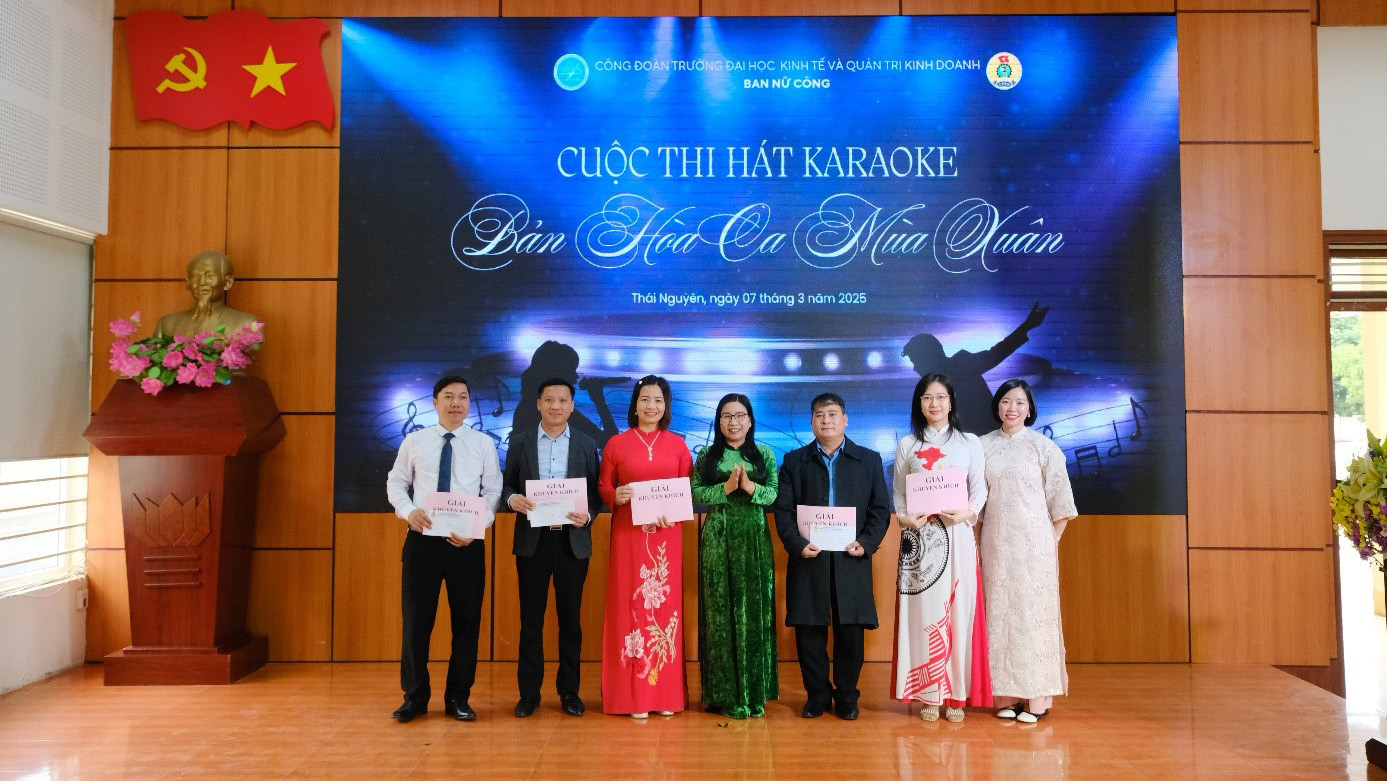 Chương trình kỷ niệm 115 năm ngày Quốc tế Phụ nữ 8/3 tại Trường Đại học Kinh tế và Quản trị kinh doanh