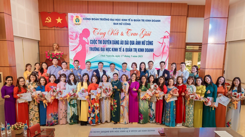 Tôn vinh vẻ đẹp phụ nữ qua cuộc thi “Duyên dáng áo dài qua ảnh nữ công Trường ĐHKT&QTKD năm 2021”