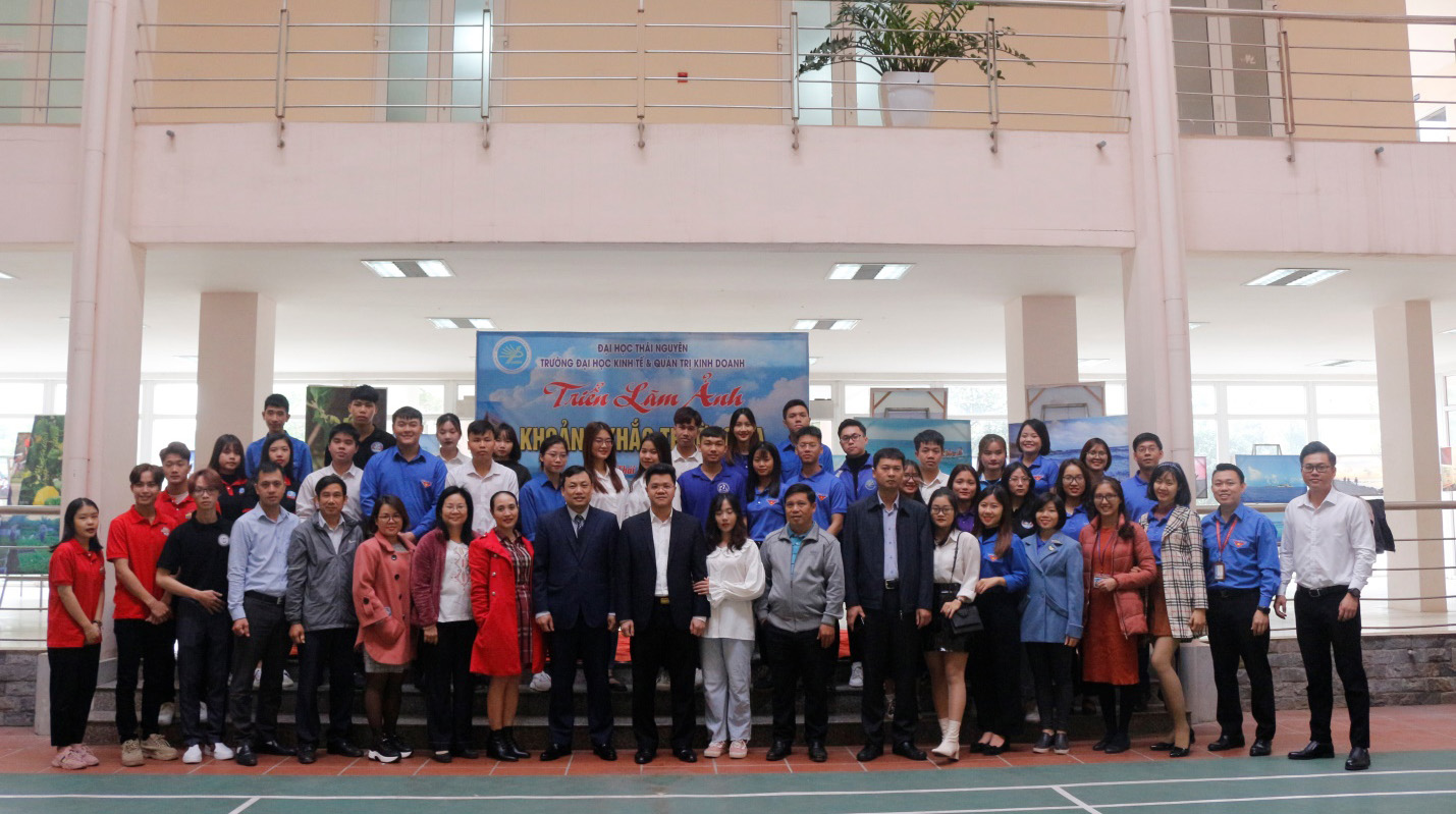 Khai mạc triển lãm ảnh “Khoảnh khắc Trường Sa”