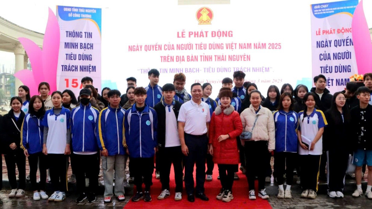 Trường ĐH Kinh tế và Quản trị kinh doanh tham gia giải chạy hưởng ứng “Ngày quyền của người tiêu dùng Việt Nam 2025”