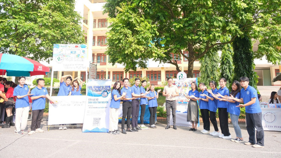 Trường Đại học Kinh tế và Quản trị Kinh doanh đón tiếp hơn 1400 Tân sinh viên K19 nhập học