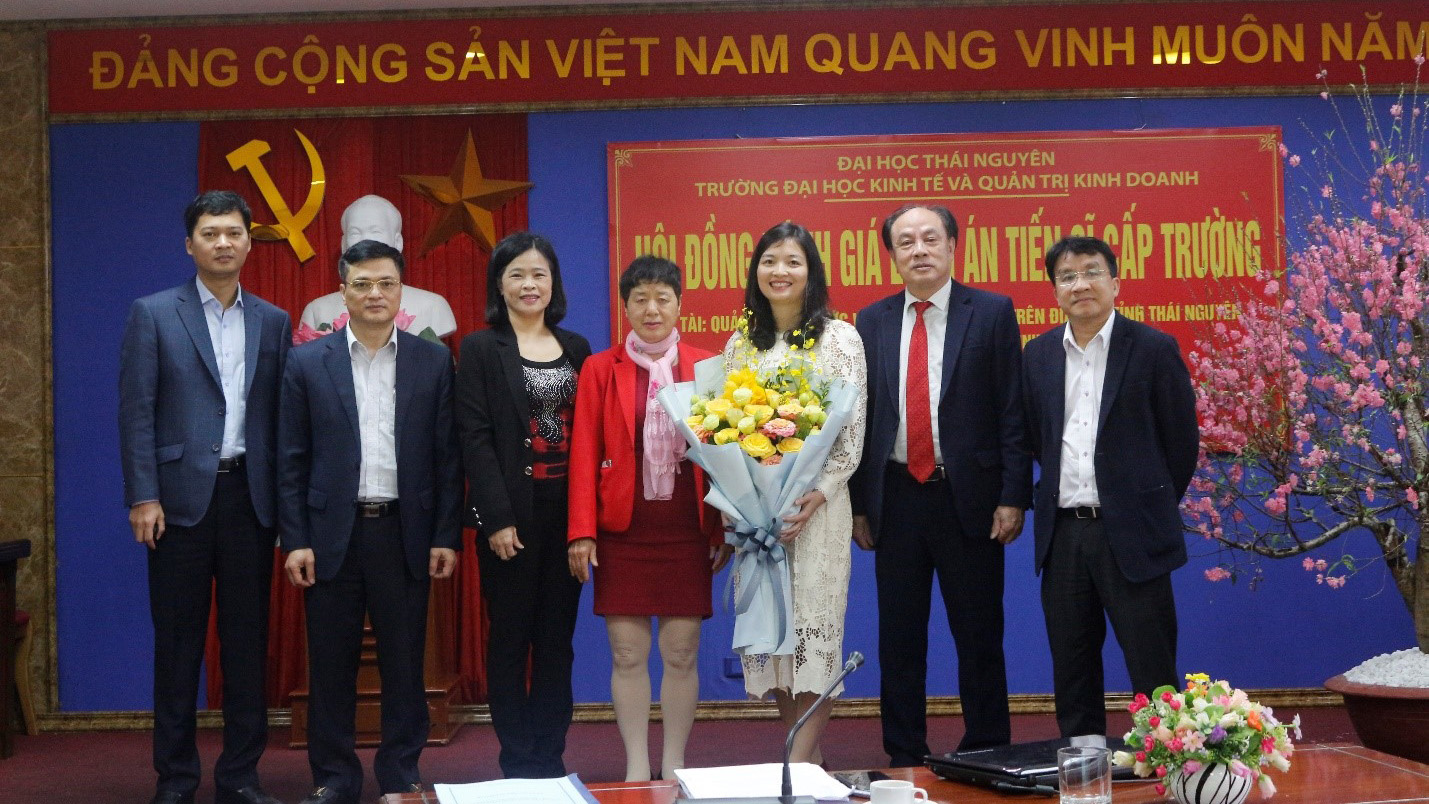 NCS Phùng Thị Thu Hà bảo vệ thành công luận án tiến sĩ chuyên ngành Quản lý kinh tế tại Trường Đại học Kinh tế và Quản trị Kinh doanh