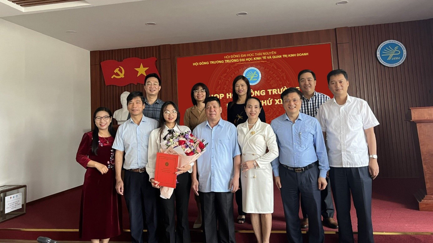 Hội đồng trường Trường ĐHKT&QTKD họp phiên họp lần thứ mười một