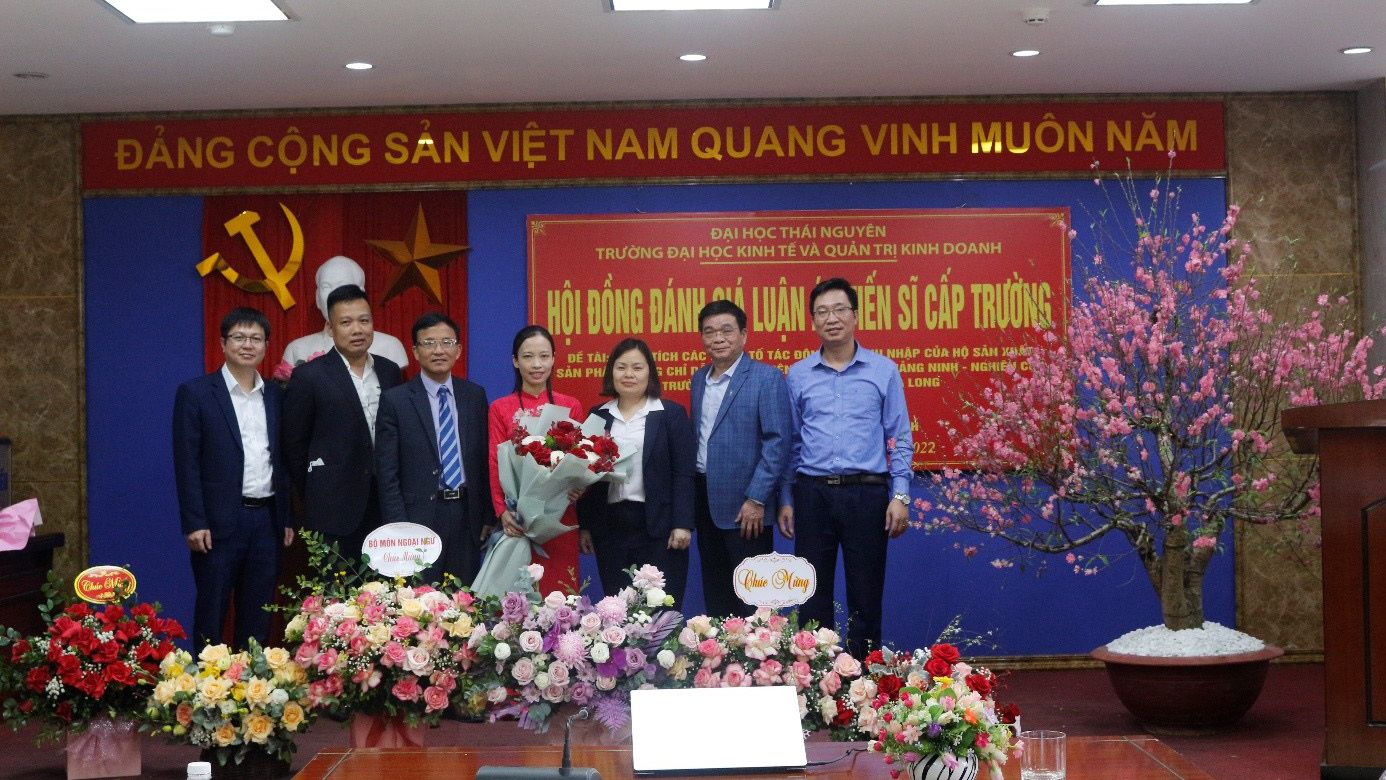 Thêm một nghiên cứu sinh bảo vệ thành công luận án tiến sĩ tại Trường ĐHKT&QTKD