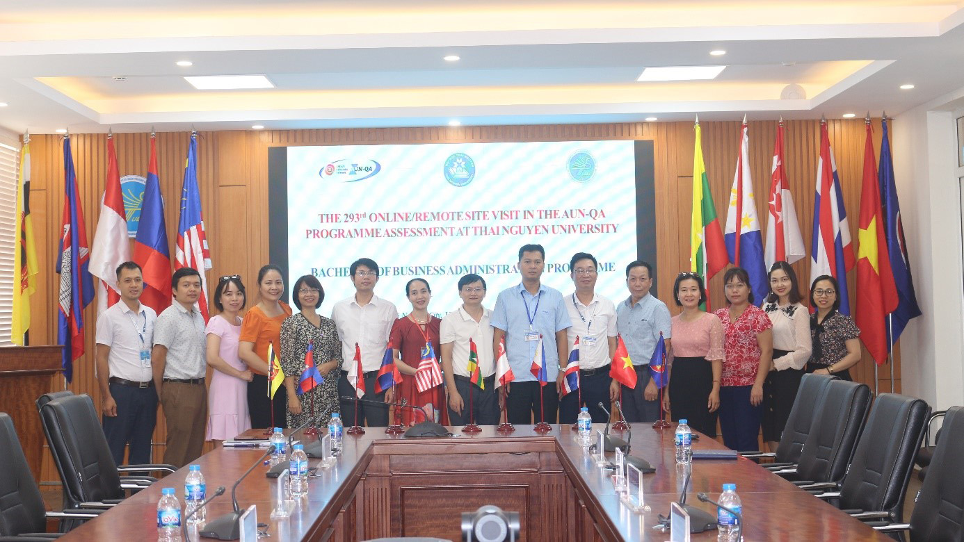 Bế mạc đánh giá ngoài chất lượng chương trình đào tạo Quản trị Kinh doanh theo bộ tiêu chuẩn của AUN-QA lần thứ 293