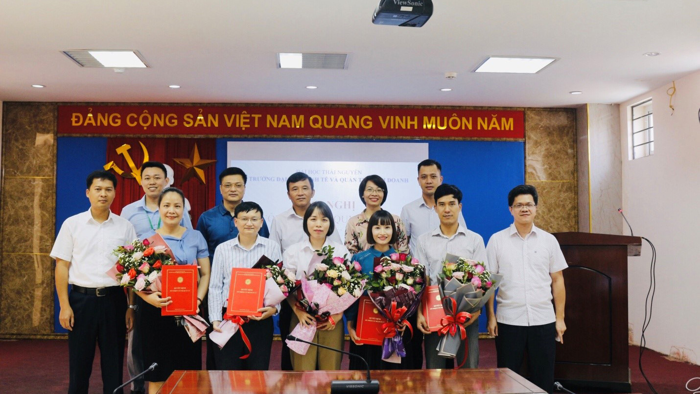 Hội nghị công bố và trao quyết định về công tác bổ nhiệm cán bộ