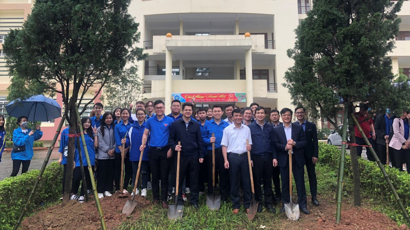 Chương trình Tết trồng cây Trường Đại học Kinh tế và Quản trị Kinh doanh