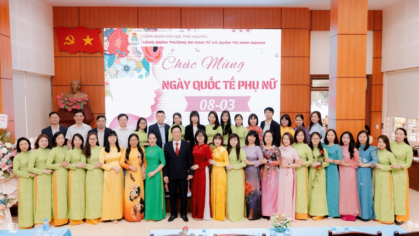 Chương trình kỷ niệm 114 năm ngày Quốc tế Phụ nữ 8/3 tại Trường ĐH Kinh tế và Quản trị kinh doanh