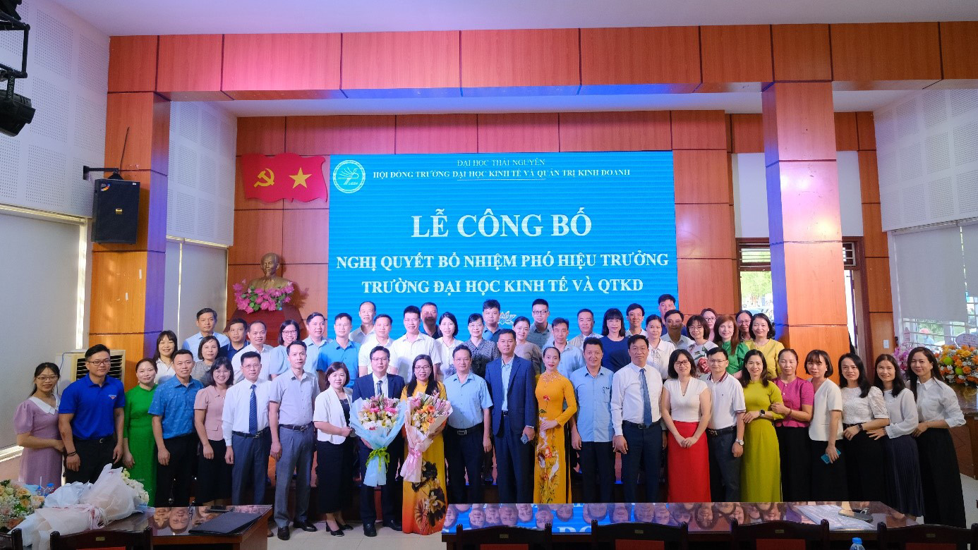 Lễ công bố Nghị quyết bổ nhiệm Phó Hiệu trưởng Trường Đại học Kinh tế và Quản trị kinh doanh