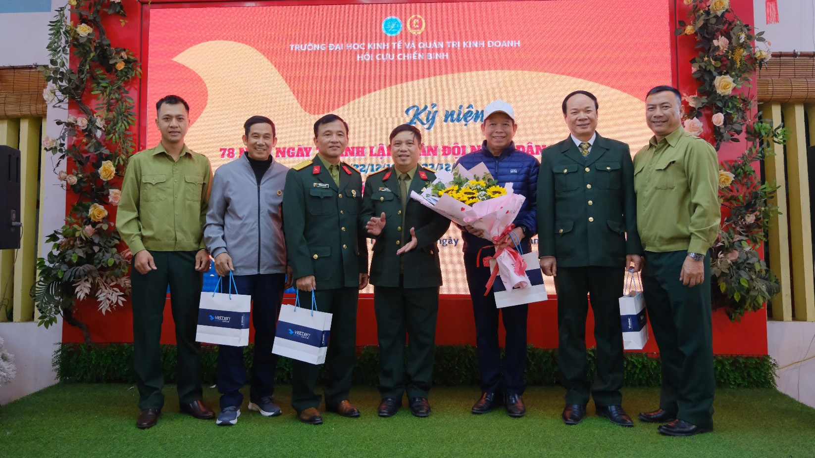 Gặp mặt nhân kỷ niệm 78 năm Ngày thành lập Quân đội nhân dân Việt Nam và 33 năm Ngày hội quốc phòng toàn dân