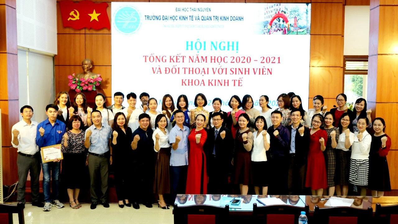 Lễ tổng kết năm học 2020-2021 và hội nghị đối thoại với sinh viên khoa Kinh tế