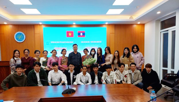 Chương trình Gặp mặt LHS Lào nhân dịp kỷ niệm 47 năm Quốc khánh nước CHDCND Lào đã diễn ra trong không khí đầm ấm, vui tươi và thành công tốt đẹp