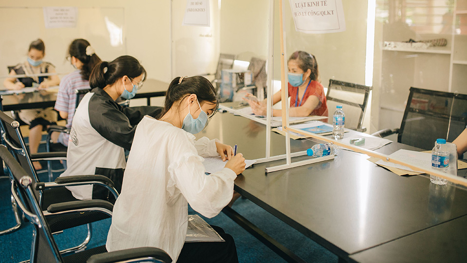 Công tác đón tiếp tân sinh viên K18 nhập học tận tình, chu đáo