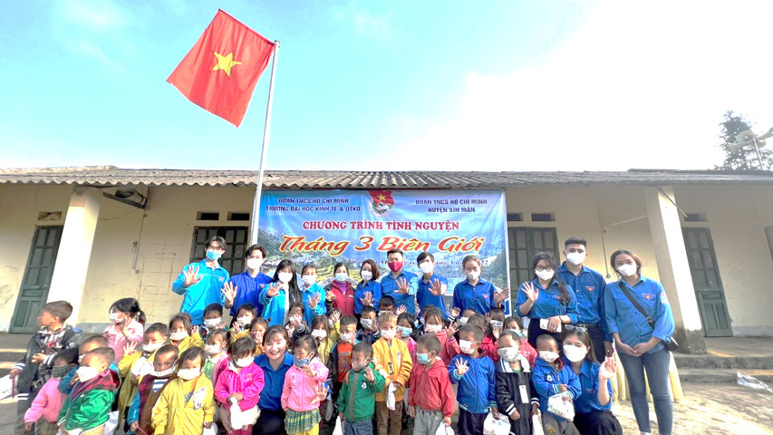 Tuổi trẻ Trường ĐH Kinh tế & Quản trị Kinh doanh đồng hành chuỗi các chương trình “Tháng ba Biên giới” cùng huyện Đoàn Xín Mần, tỉnh Hà Giang