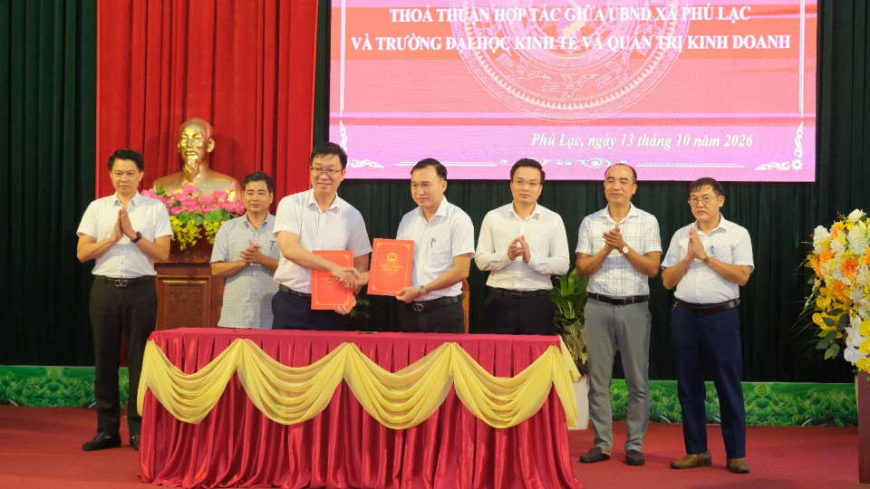 TUEBA ký kết hợp tác với xã Phú Lạc, đẩy mạnh chuyển đổi số và phát triển cộng đồng