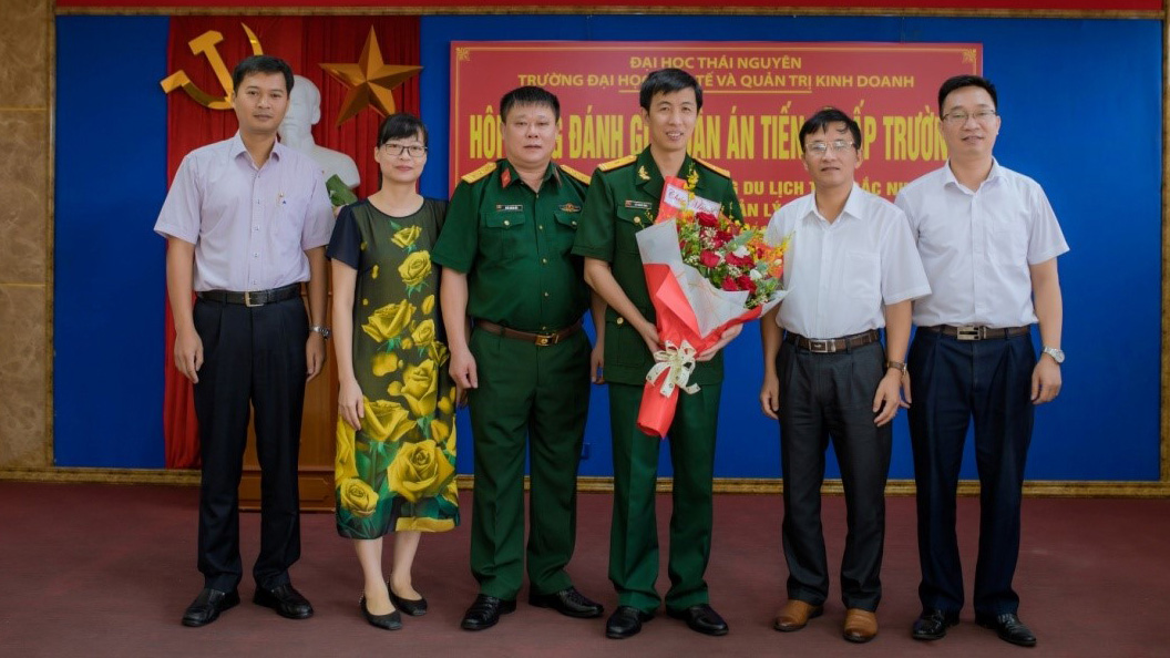 NCS Lê Thanh Tùng bảo vệ thành công luận án Tiến sĩ tại Trường Đại học Kinh tế và QTKD