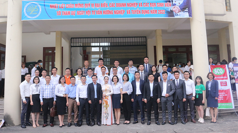 1920 cơ hội việc làm cho sinh viên TUEBA trong “Ngày hội tư vấn hướng nghiệp và tuyển dụng năm 2022”