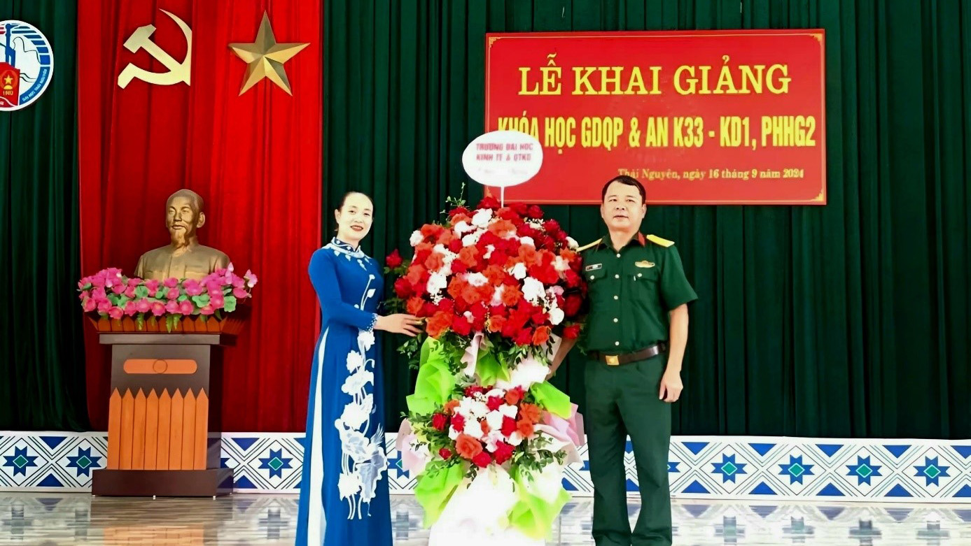 Khai giảng khóa học Giáo dục Quốc phòng và An ninh cho sinh viên Khóa 20