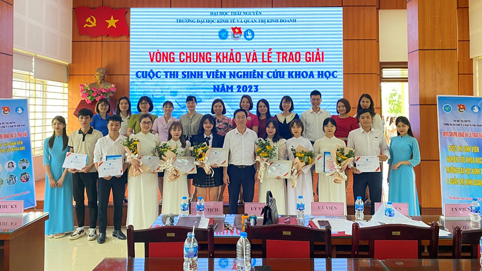 Vòng chung khảo và Lễ trao giải cuộc thi Sinh viên Nghiên cứu Khoa học Trường Đại học Kinh tế & Quản trị Kinh doanh năm 2023